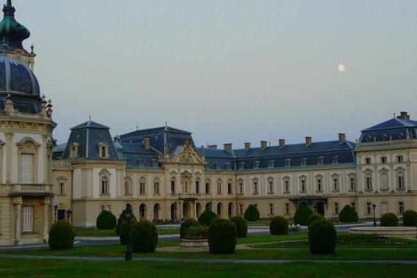 ..zmierzch na zamku w Kesthele..