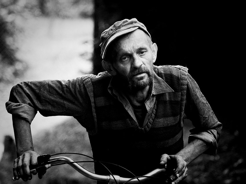 ...człowiek z kierownicą...