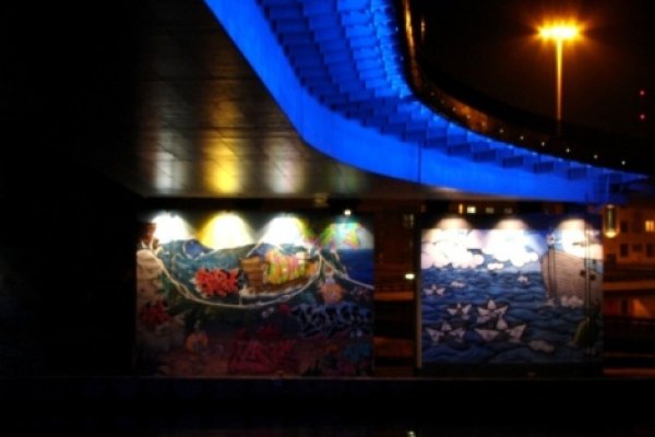 Pod mostem wcale nie musi być szaro.