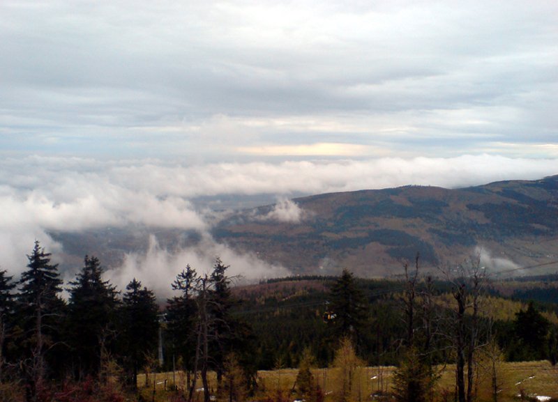 kłeby chnur , wśród gór