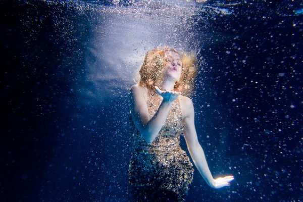 Underwater fashion II