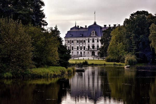 Pałac w Pszczynie w jesienny smutny poranek