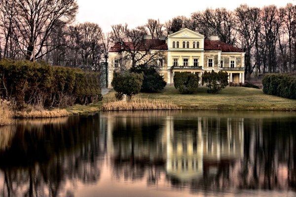 Złoty Potok Pałac Raczyńskich