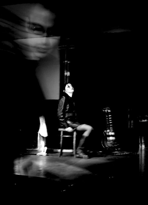 ...ta ziemia brukowana jest ludźmi śpiącymi. Słyszysz?