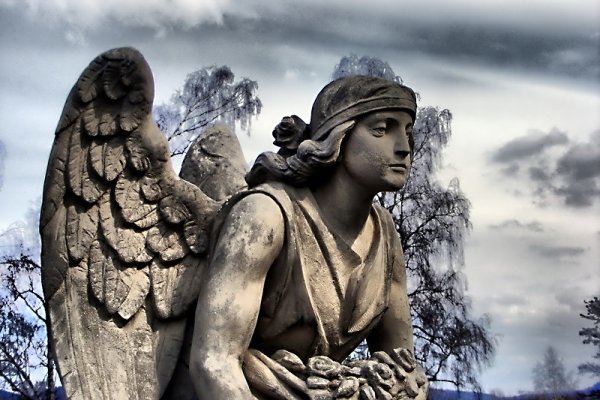 fragment starego nagrobku