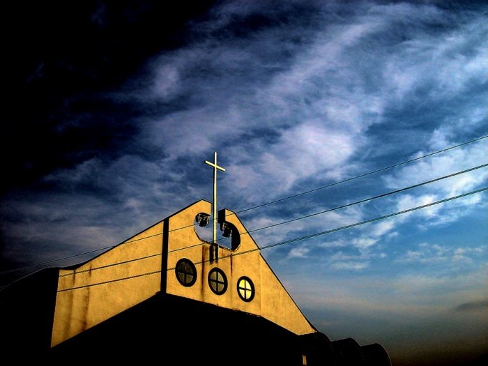 kościół i odchłań.