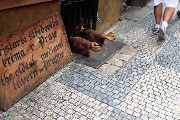 w swoją stronę ...