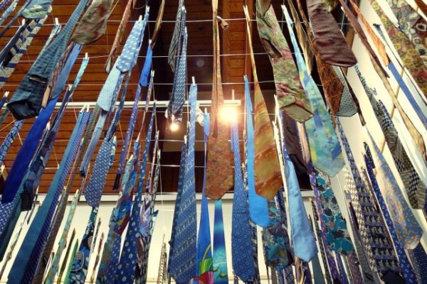 ...głowami w dół..